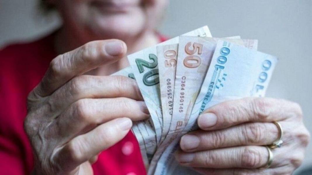 En Düşük Emekli Maaşına 2 Bin TL Zam Yolda! Emeklilerin Bu Habere Bayram Edecek! 1