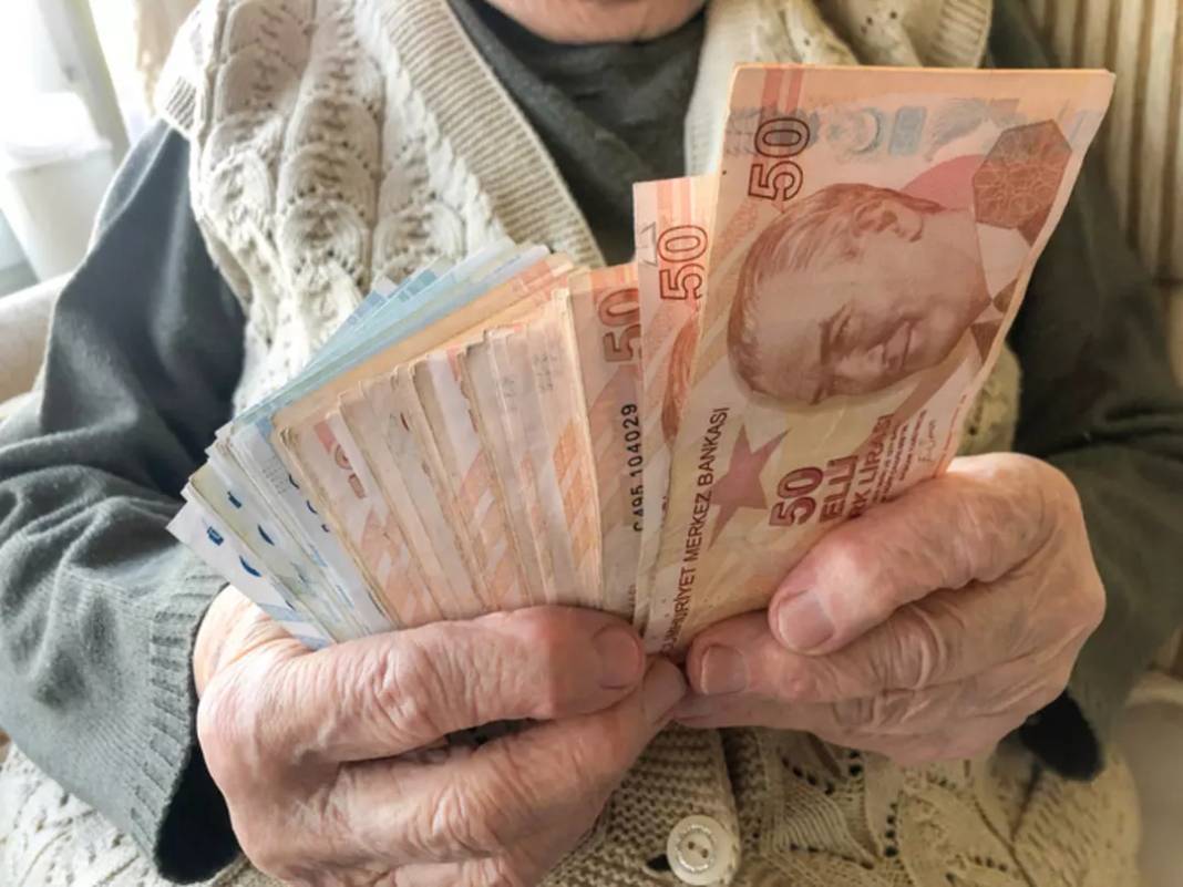 Emeklilere Büyük Müjde! En Düşük Maaş ve Ek Ödemelerde artış oldu 1