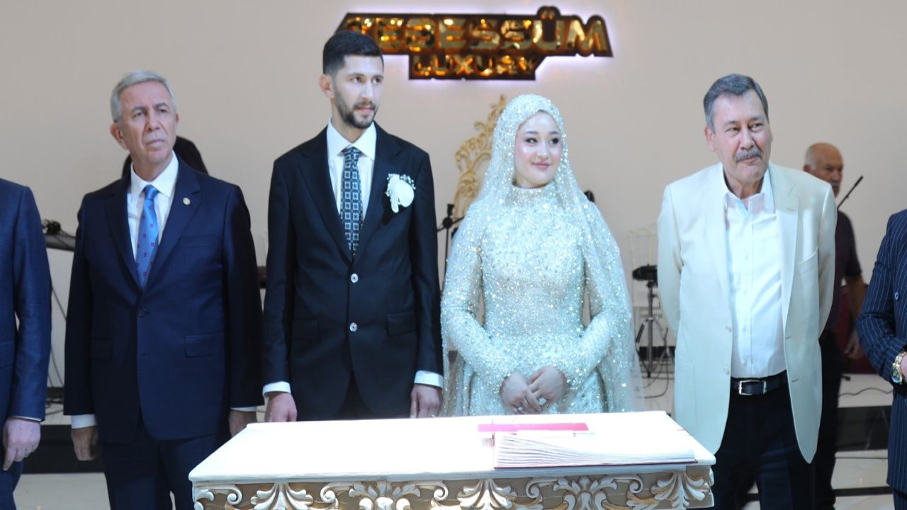 Mansur Yavaş ve Melih Gökçek, düğünde nikah şahidi oldu