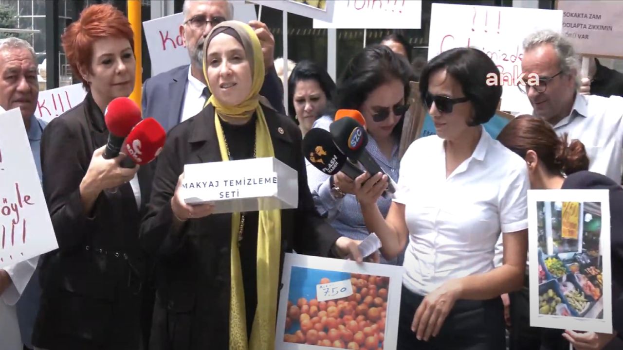 Deva Partisi'nden TÜİK'e makyaj temizleme setiyle protesto