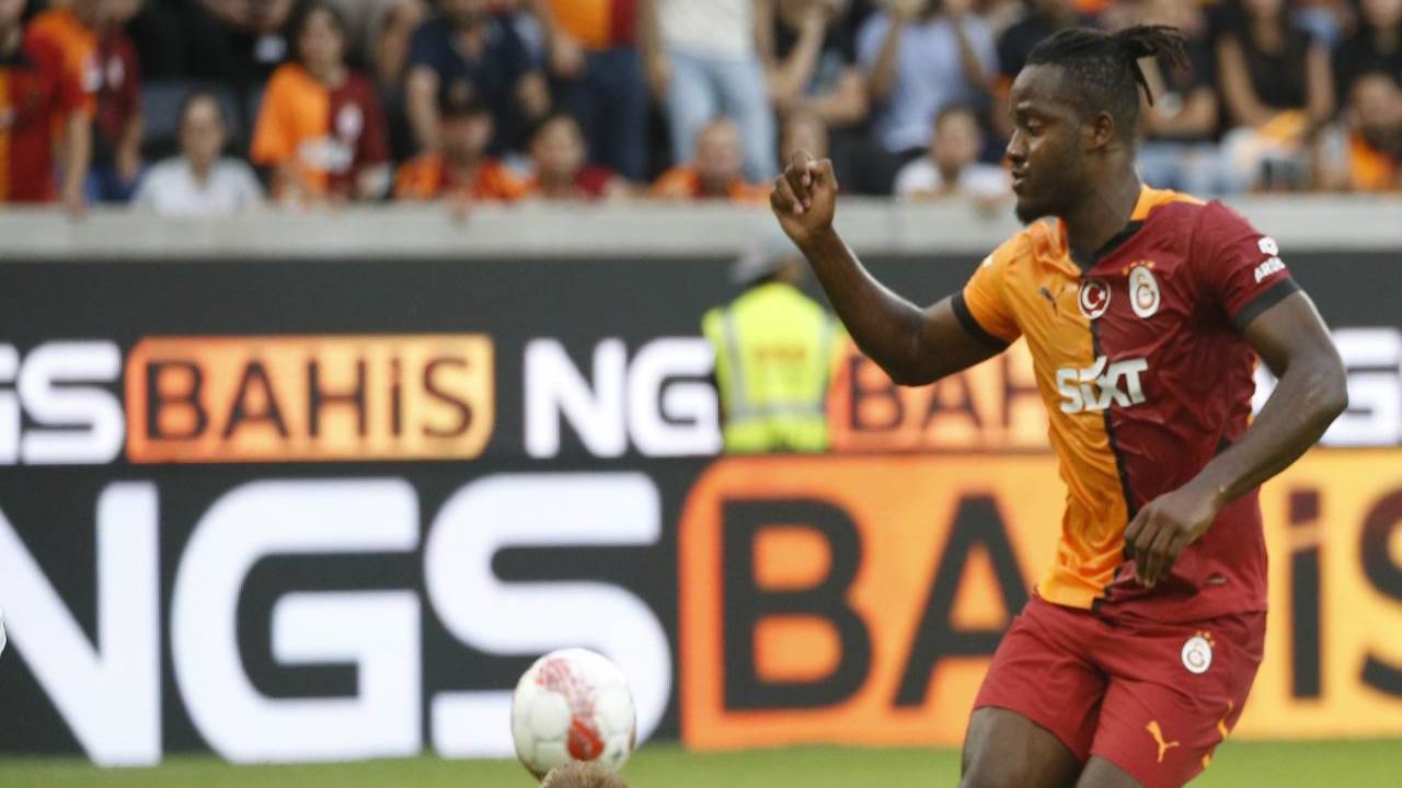 Batshayi'nin Galatasaray'daki İlk Maçında Kaçırdığı Goller Gündeme Oturdu