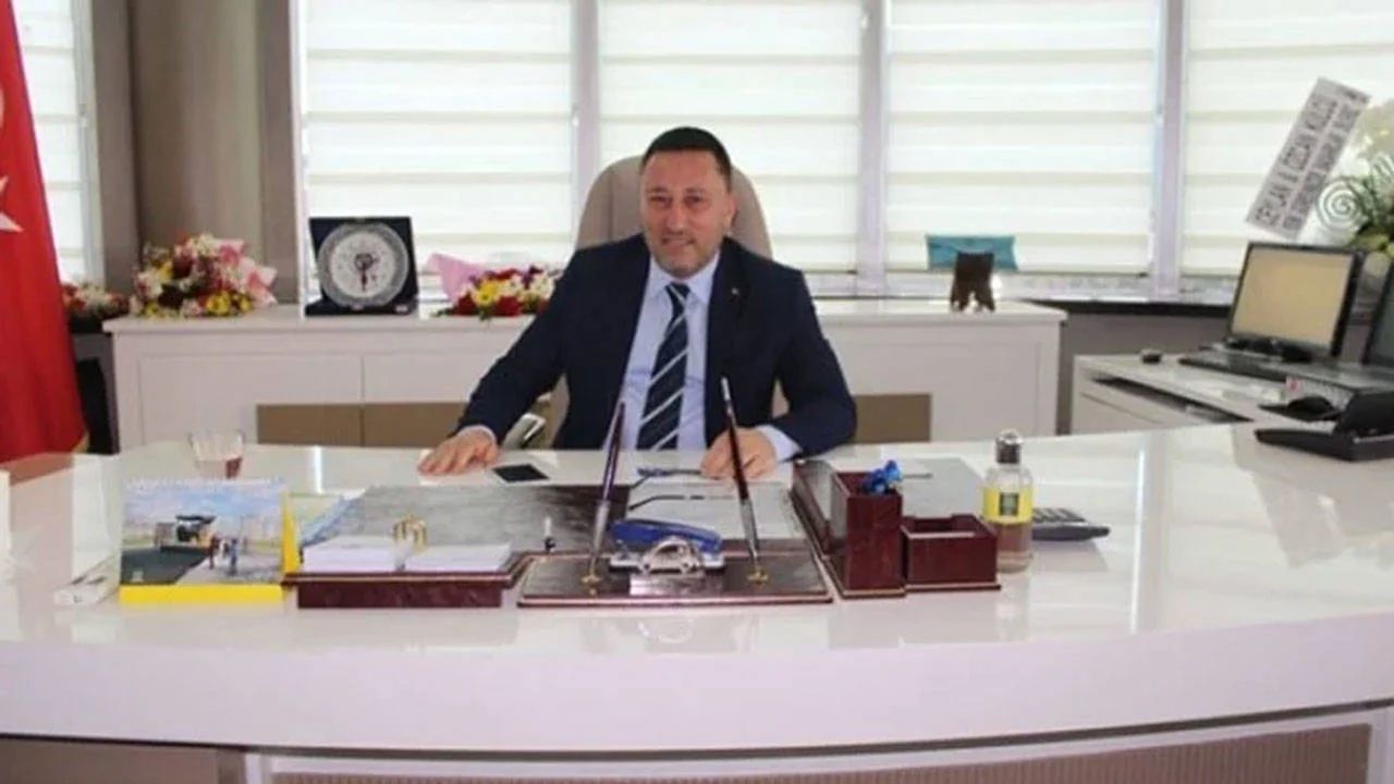 Eski AKP'li Başkanın Evine Operasyon: Döviz, Altın ve Ruhsatsız Silah Bulundu