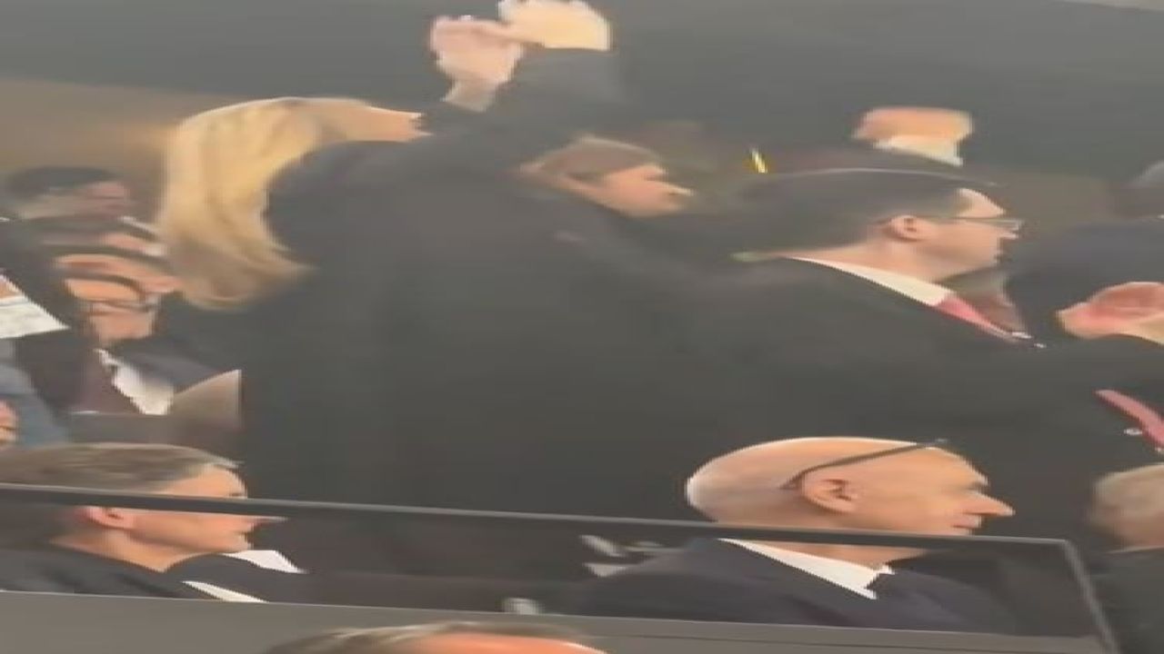 Adele sahnede huligan tavırlar sergiledi: Seyircilere bağırdı