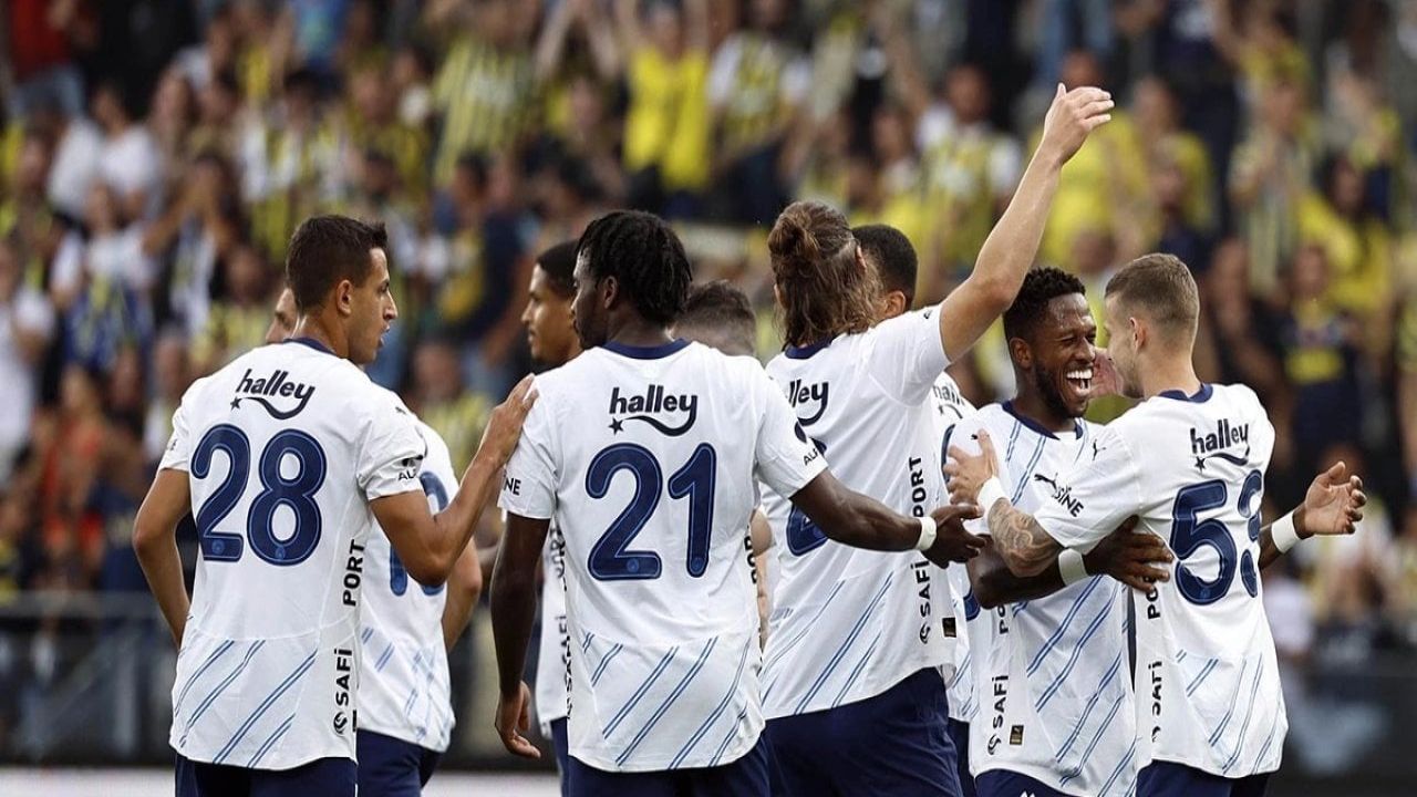 Fenerbahçe'de ayrılacak oyuncular belli oldu