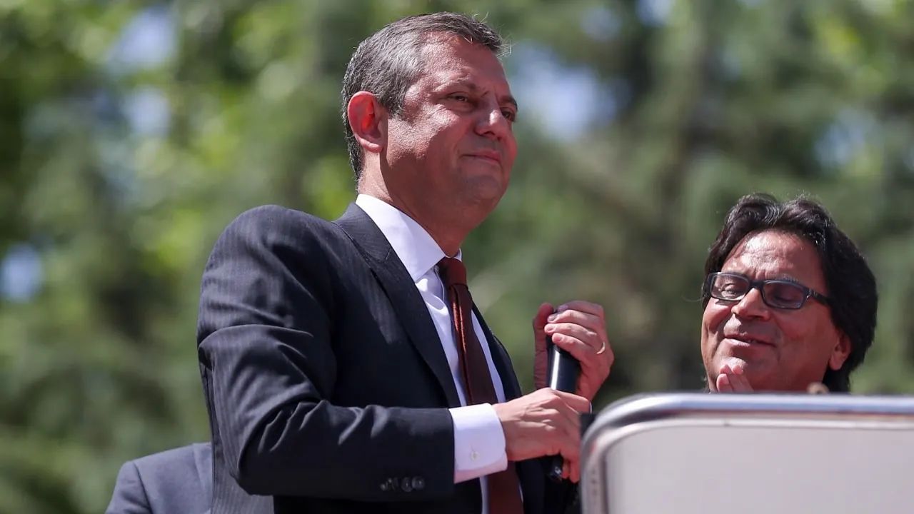 Özgür Özel, eğitim maratonunda konuşmacı olarak yer aldı