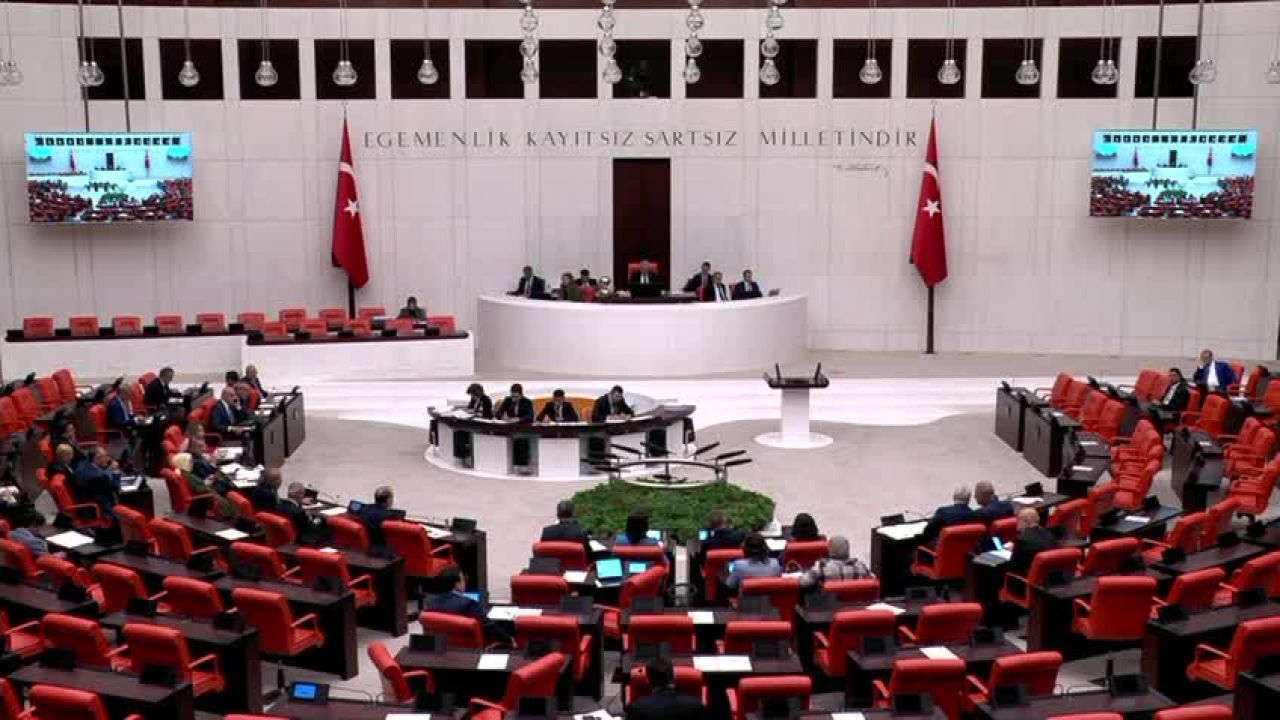 CHP'li Şevkin: Emeklilikte Tasarrufa Geçen Yöneticiler, İş Başında Beş Uçakla Yurtdışına Gidiyor