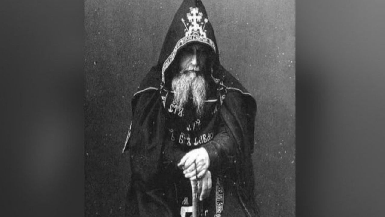 82 Yıl Boyunca Kadın Görmeden Hayatını Sürdüren Adam Hayatını Kaybetti