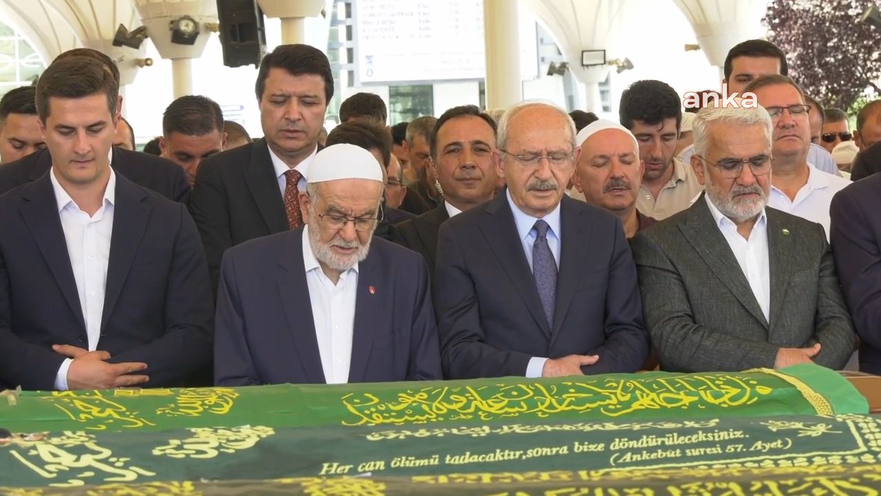 Temel Karamollaoğlu’nun annesi son yolculuğunda