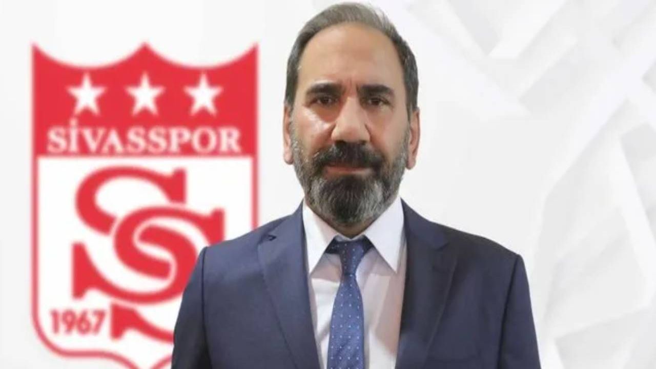 Mecnun otyakmaz futbolcular ve teknik heyetle vedalaşıyor