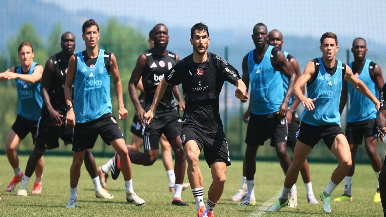 Beşiktaş'ta dokuz futbolcuyla yollar ayrıldı