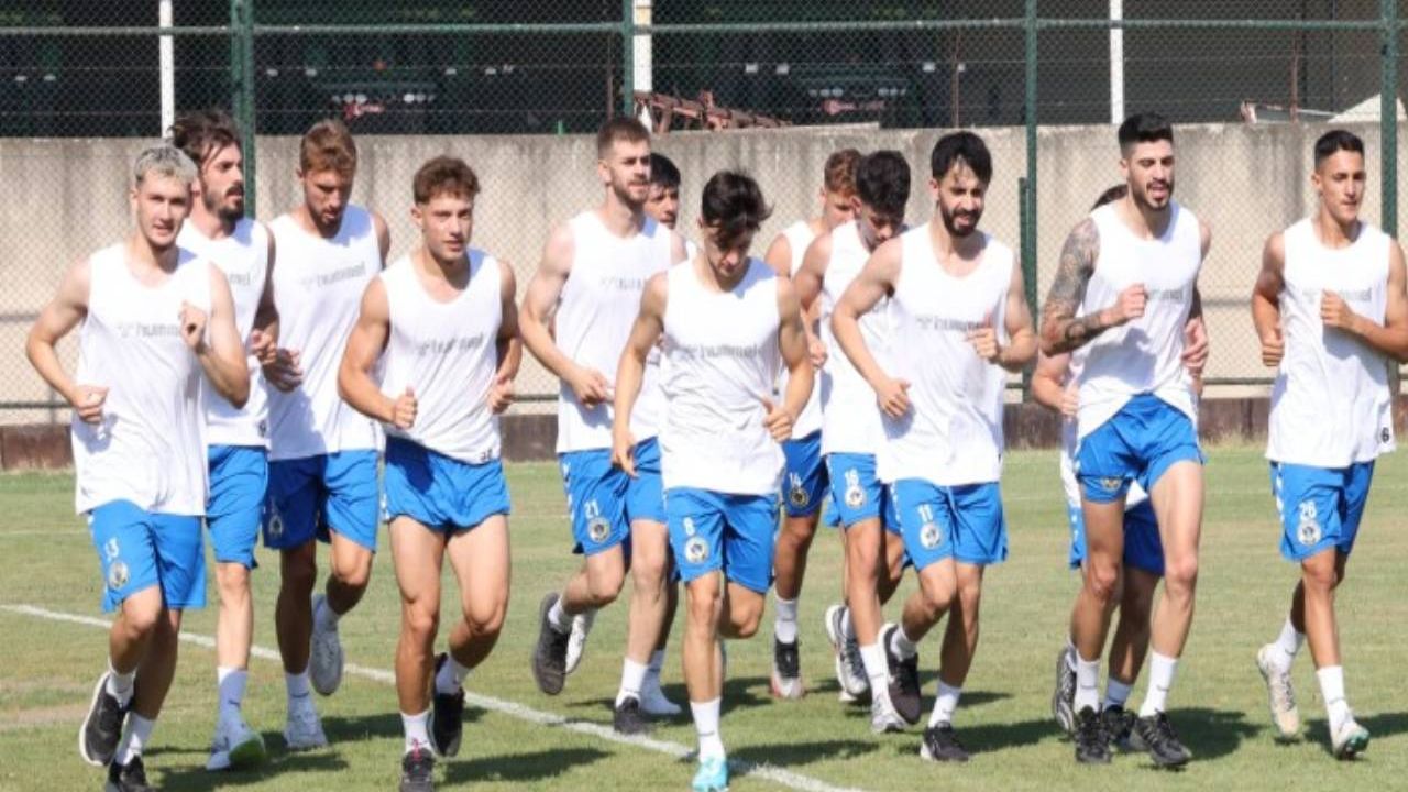 Menemen FK'dan 8 futbolcu farklı takımlarla anlaştı