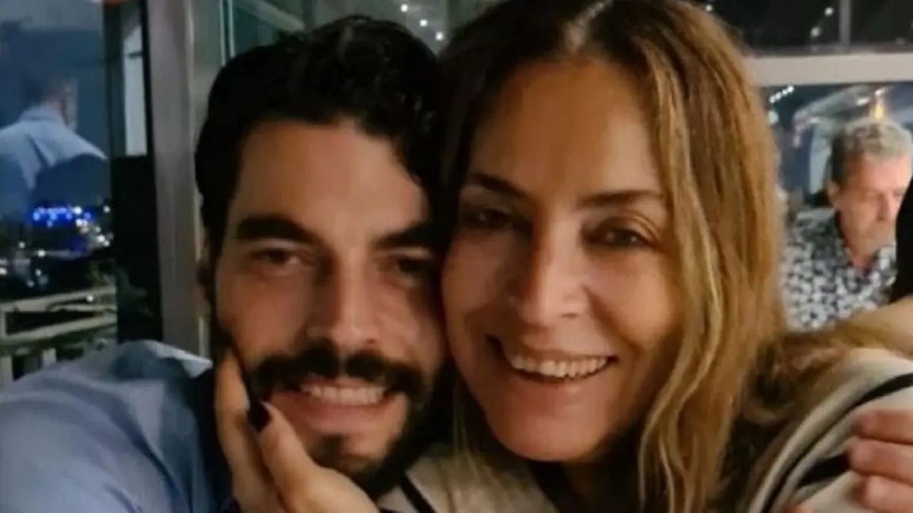 Akın Akınözü, annesini kaybettikten sonra duygusal bir veda mesajı paylaştı