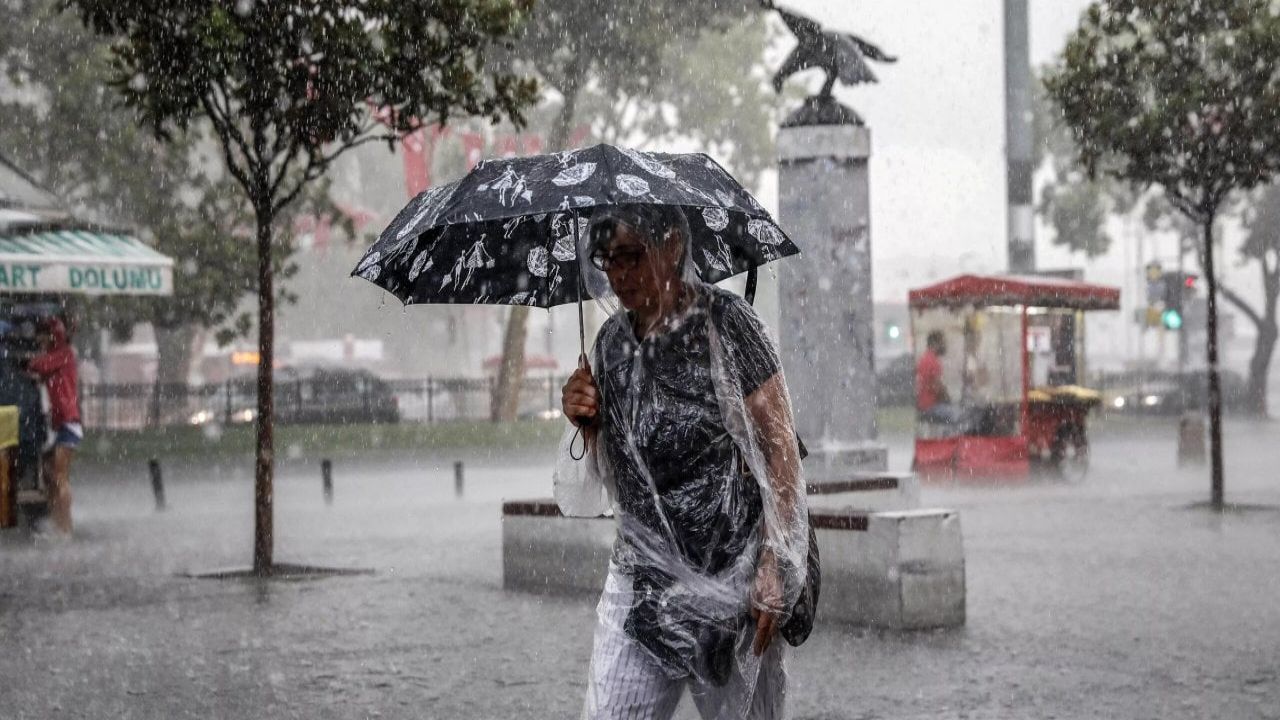 Niğde'de sağanak yağış etkisini gösterdi