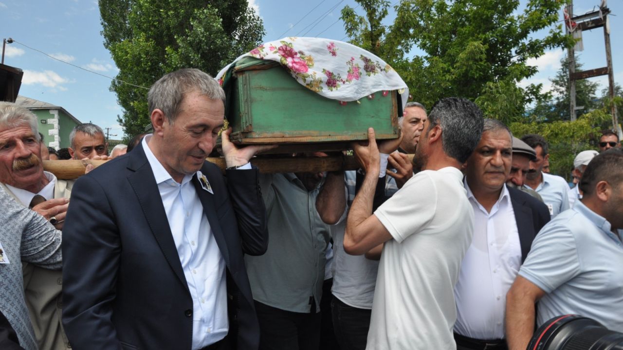 Tuncer Bakırhan'ın Annesi Son Yolculuğuna Uğurlandı