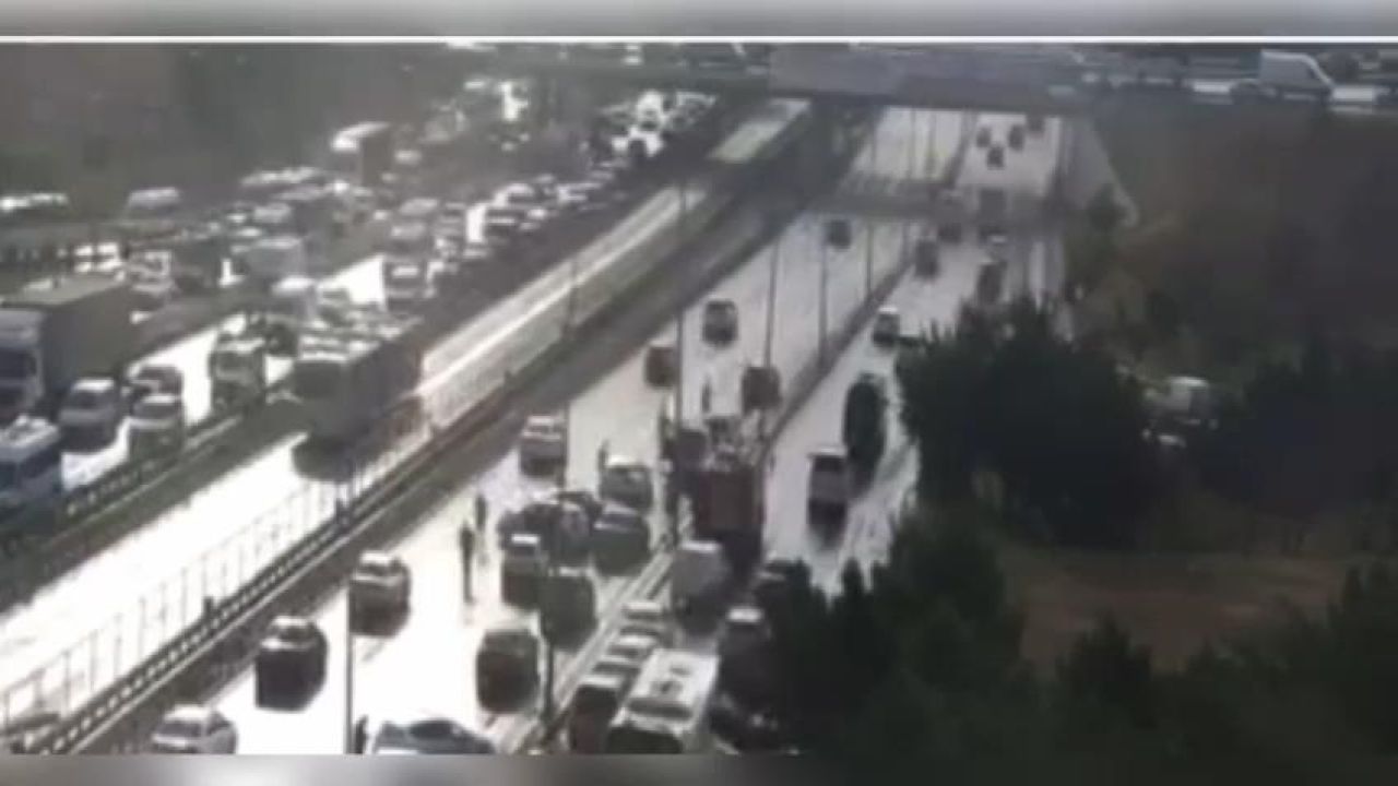 İstanbul'da zincirleme trafik kazası: Çok sayıda kişi yaralandı