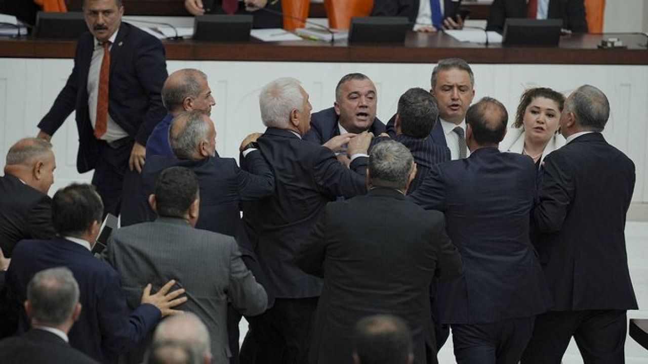 TBMM'de MHP ve İYİ Partili vekiller arasında gerginlik