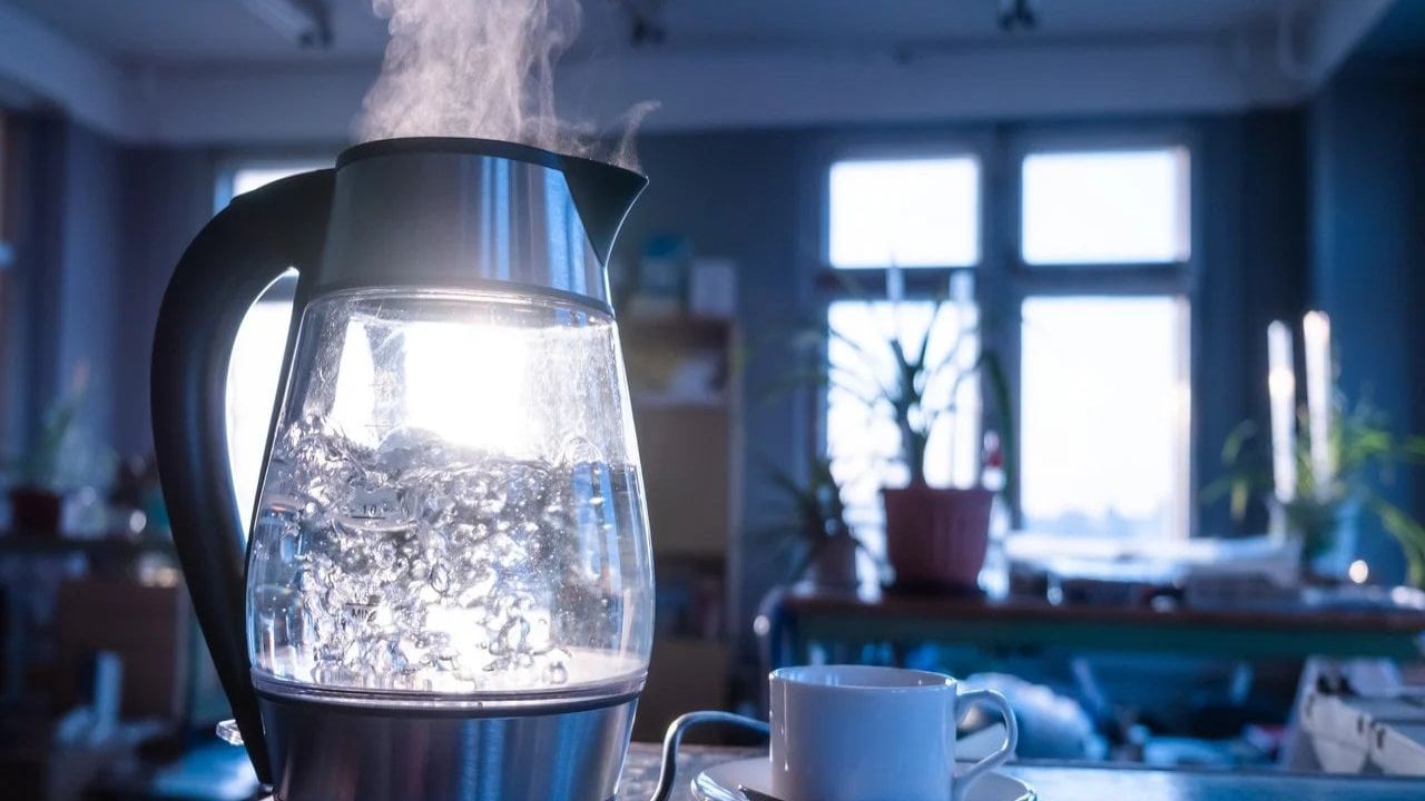 Sağlık Uyarısı: Aynı Suyun İkinci Kez Kaynatılmasının Zararları