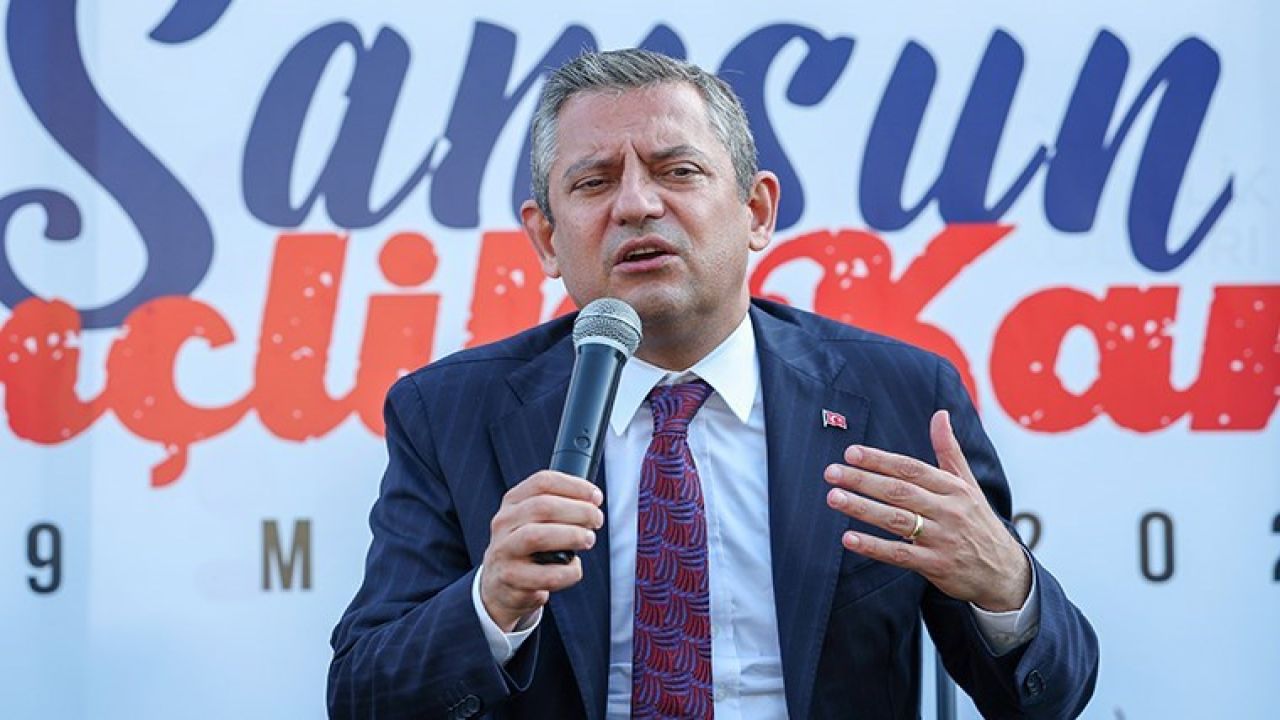 Özgür Özel Bursa'da konuşma yapıyor