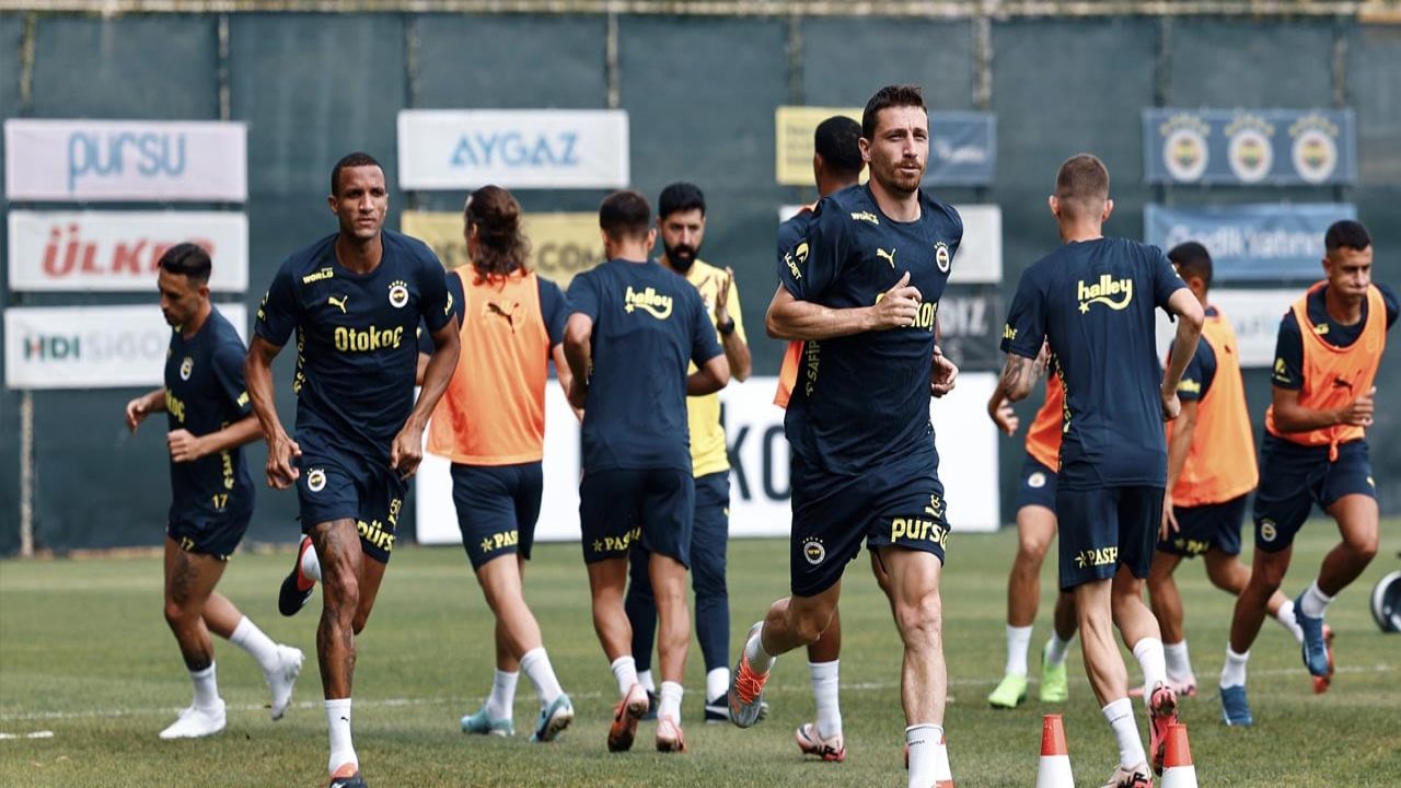 Fenerbahçe'de ayrılık vakti: Yüksek maliyetli transfer sonrası kadroda yer açılıyor