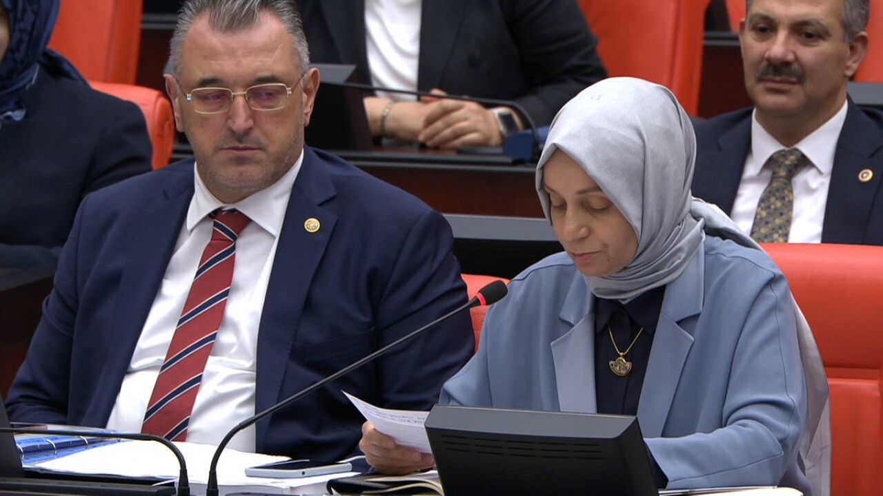 AKP'li Leyla Şahin Usta, İBB borçlarının ödenmesi için girişim başlattı
