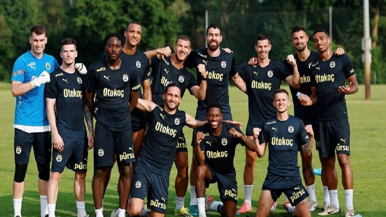 Fenerbahçe'de ilk ayrılık: Forma giyemeyen oyuncu takımdan ayrıldı
