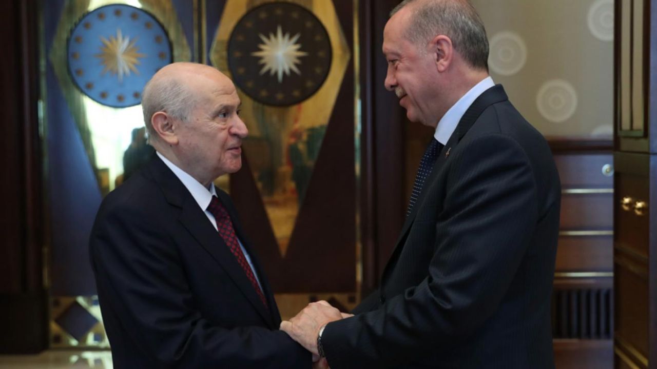 Devlet Bahçeli'nin basın toplantısı AKP kurmayları tarafından nişan atma girişimi olarak değerlendirildi