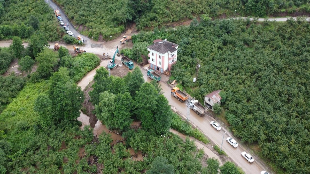 Trabzon'da selin izleri siliniyor
