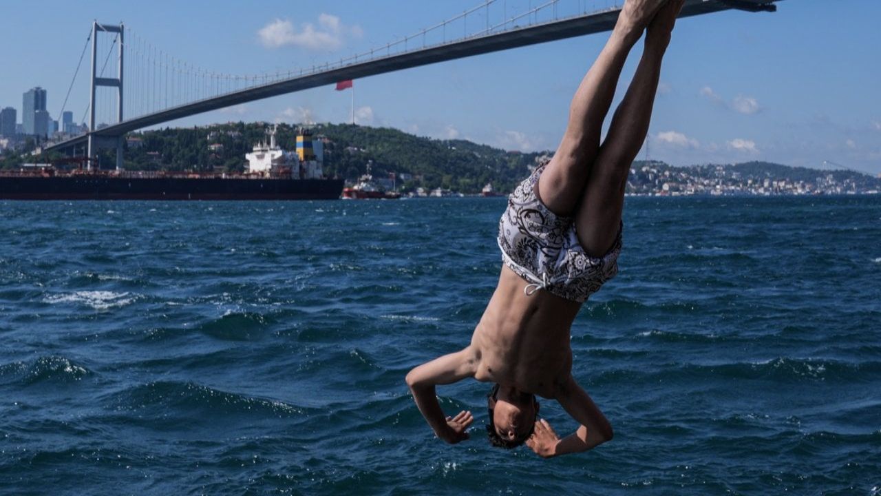 İstanbul'da sıcak hava sahillere akın etti