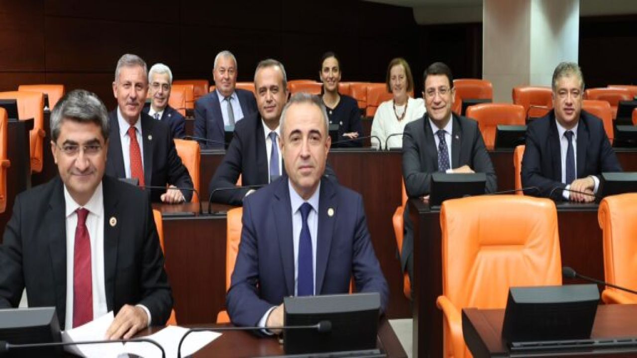 Meclise yeni merkez sağ grubu mu kuruluyor?