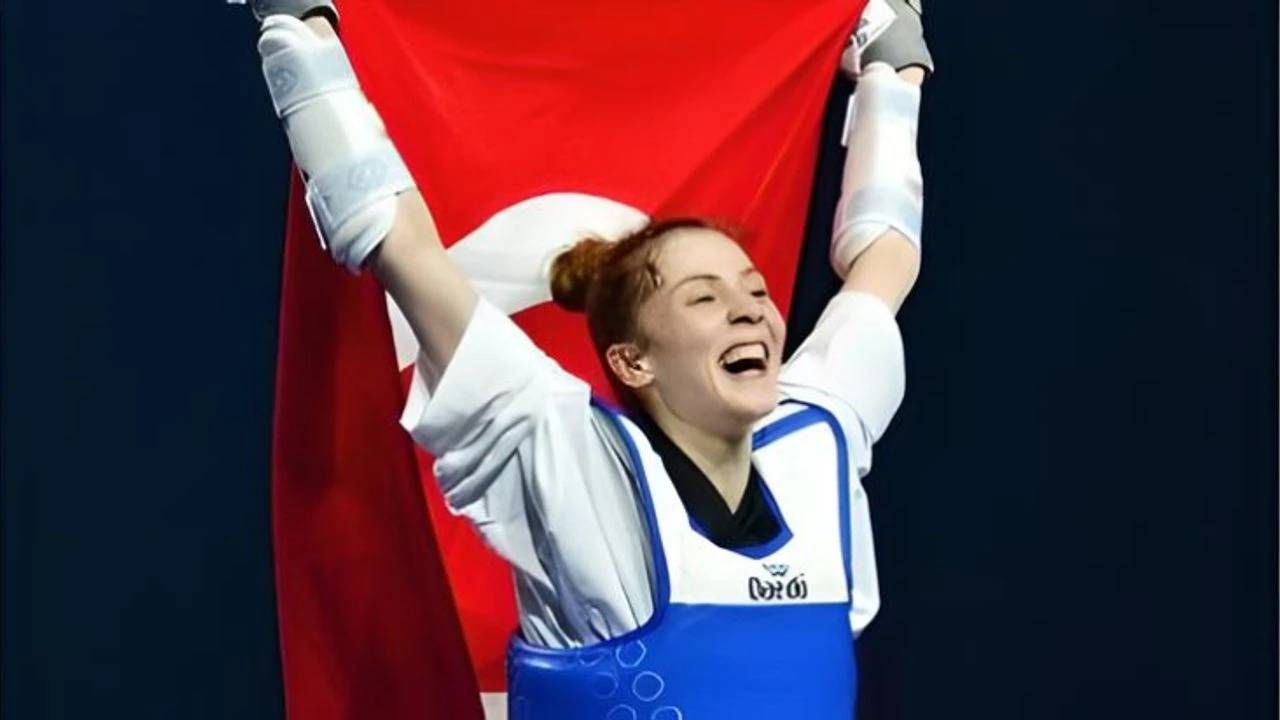 Milli tekvandocu Merve Dinçel Kavurat çeyrek finale yükseldi