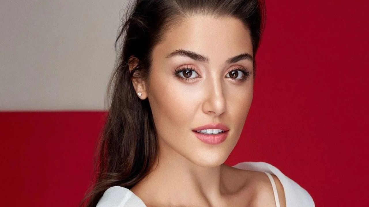 Hande Erçel, Projesinin Ardından Mikonos'ta Tatil Yaparken Görüntülendi