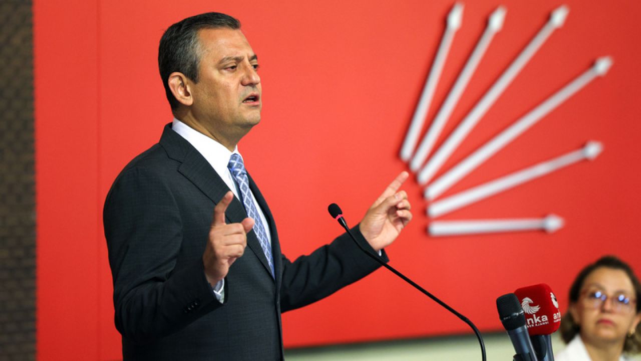 Özgür Özel, Parti İçi Muhalefete Meydan Okudu