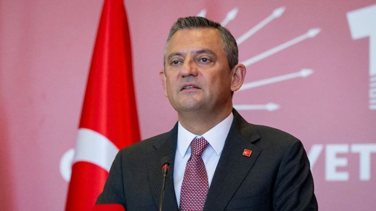 Özgür Özel'den müfredat eleştirisi