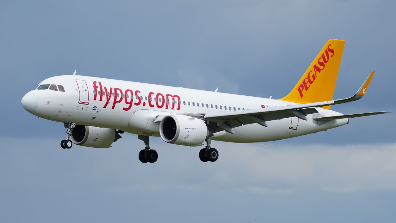 Berlin-İstanbul seferi sırasında yolcu panik yaşattı: Pilot polis çağırdı