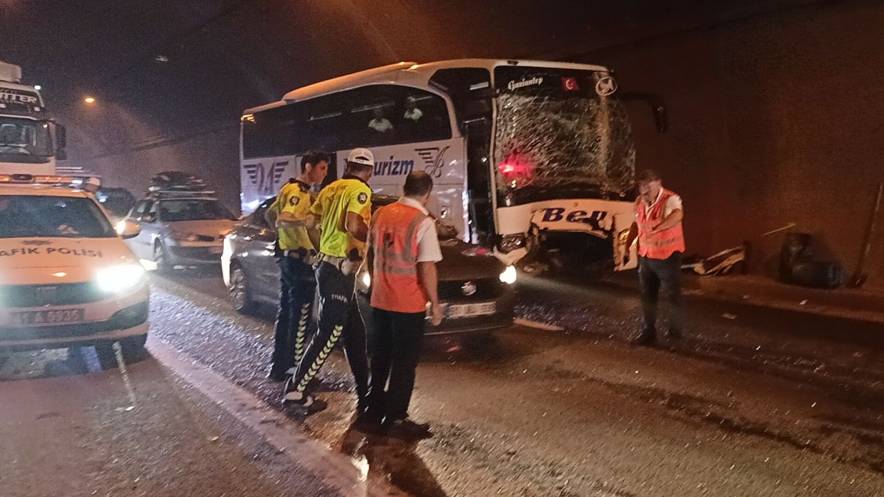 Anadolu Otoyolu'nda zincirleme kaza: 15 kişi yaralandı