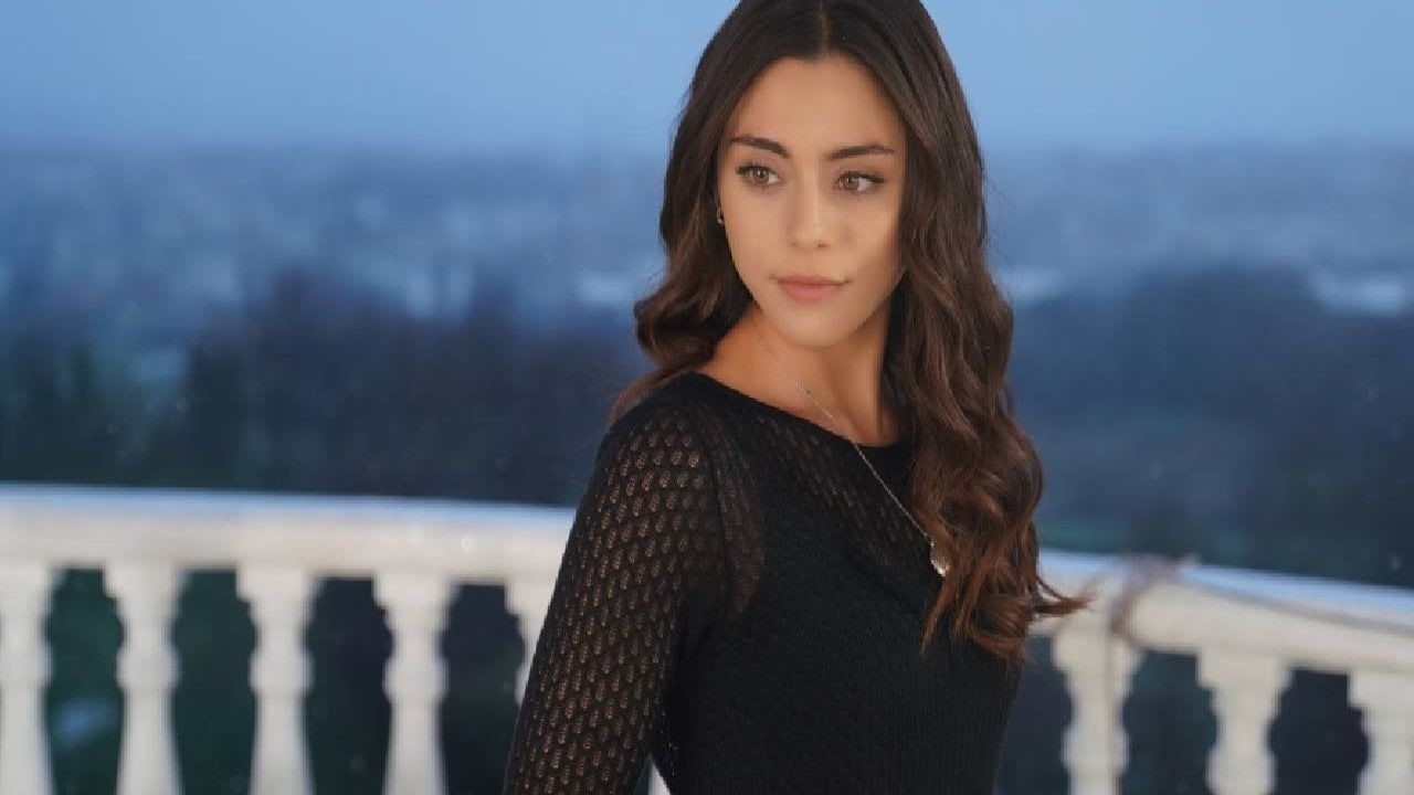 Kızılcık Şerbeti dizisinin oyuncusu Doğa, cesur pozuyla sosyal medyada gündem oldu