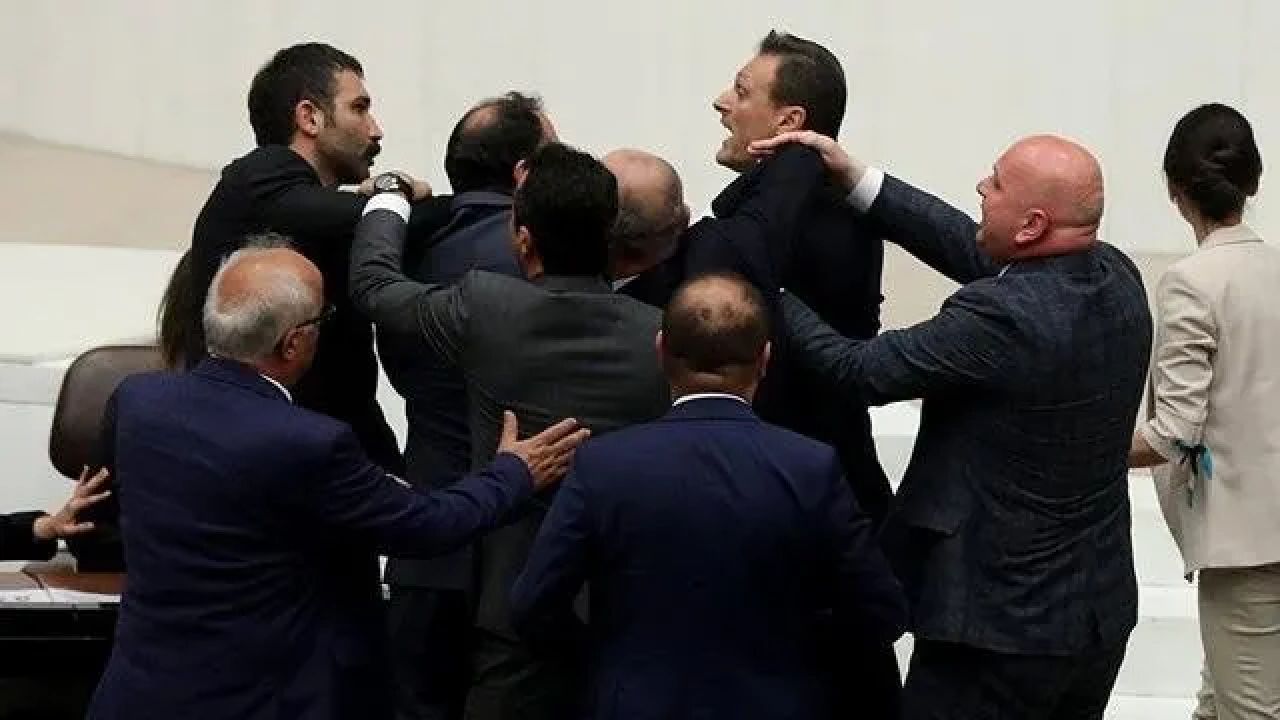 Barış Atay, Özalan ile ilgili anısını anlattı: Siyasete yeni girdim, heyecanlandım
