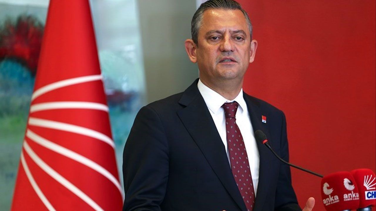 Özgür Özel, Hükümeti Yangınlarla Mücadelede Birlik Olmaya Çağırdı: 'Gün Rekabet Değil, Birlikte Mücadele Günüdür'