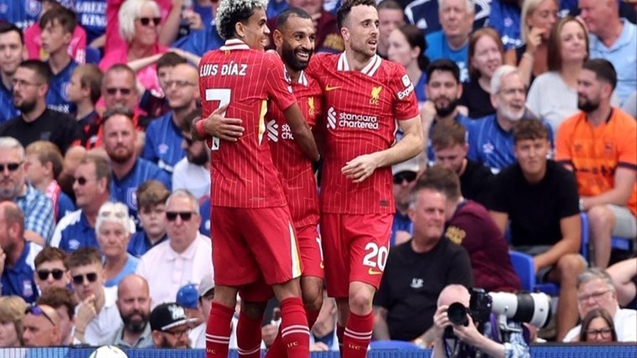 Liverpool sezona galibiyetle başladı, Salah rekor kırdı