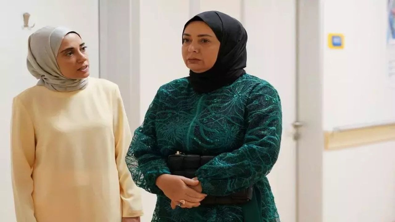 Kızılcık Şerbeti dizisinin oyuncuları, Nursema'nın doğum gününü tatil pozlarıyla kutladı