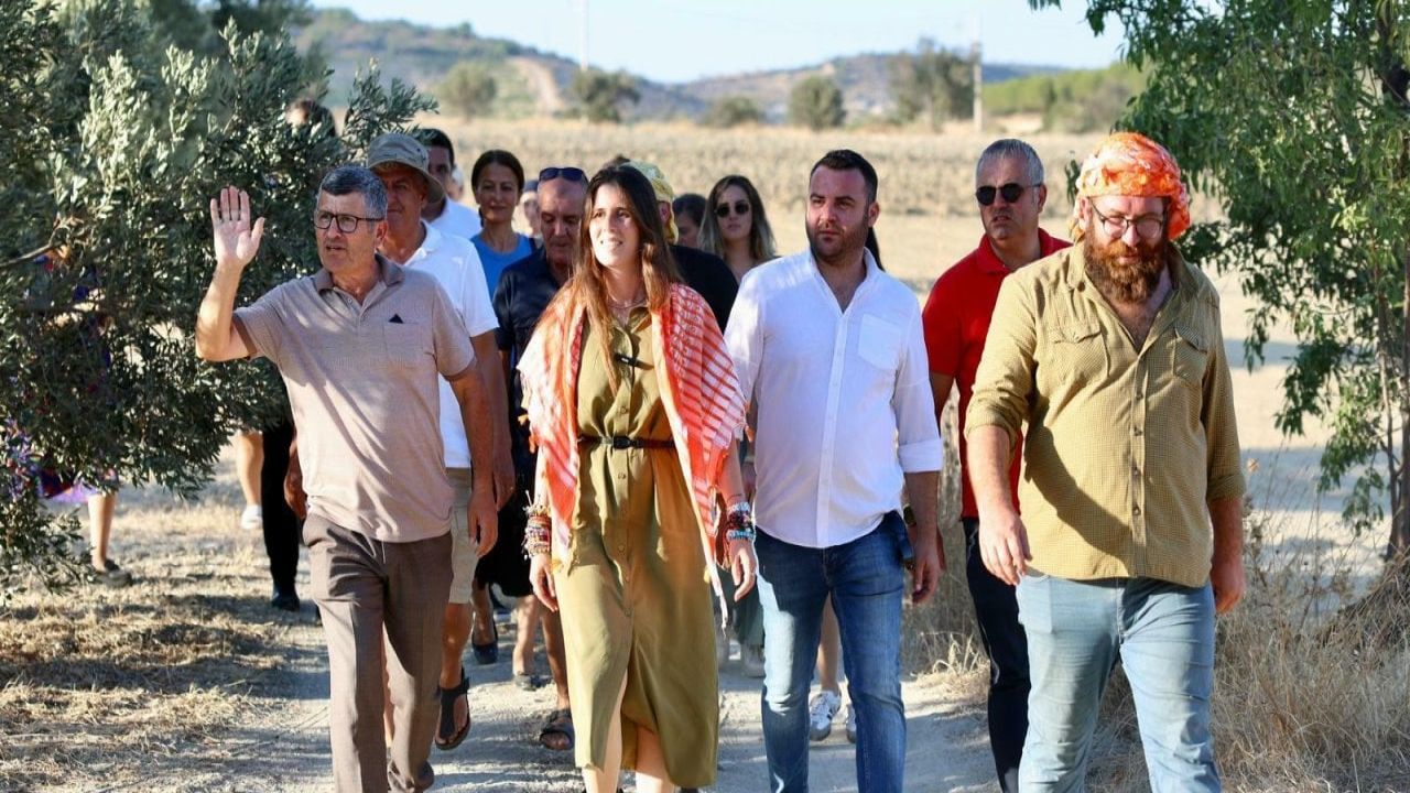 Çeşme'de ata tohumundan ilk susam hasadı gerçekleştirildi