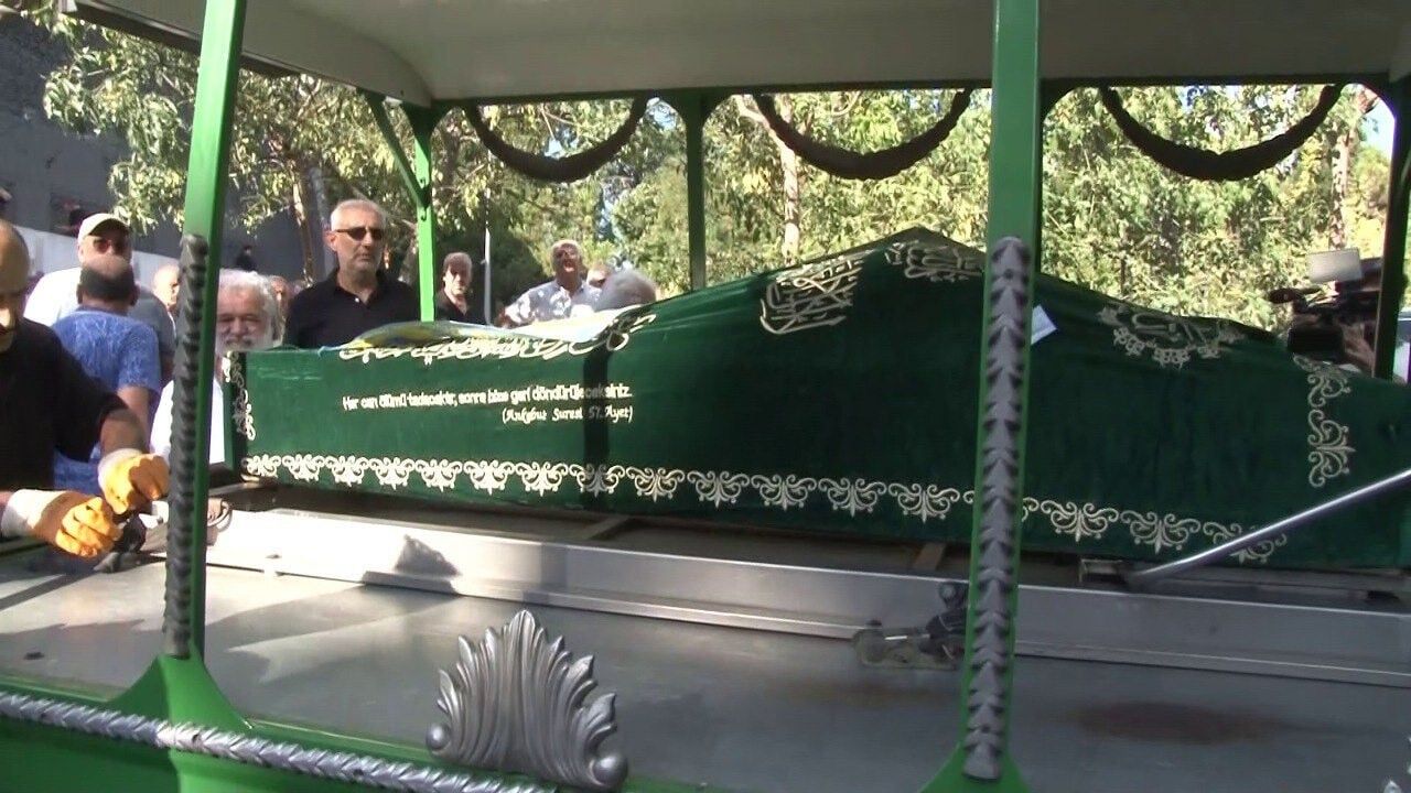 Hababam Sınıfı oyuncuları yıllar sonra bir arada: Gözyaşları sel oldu