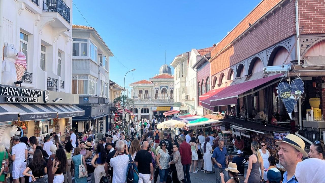 İstanbul'da sıcak hava plaj ve parklara akın nedeni oldu