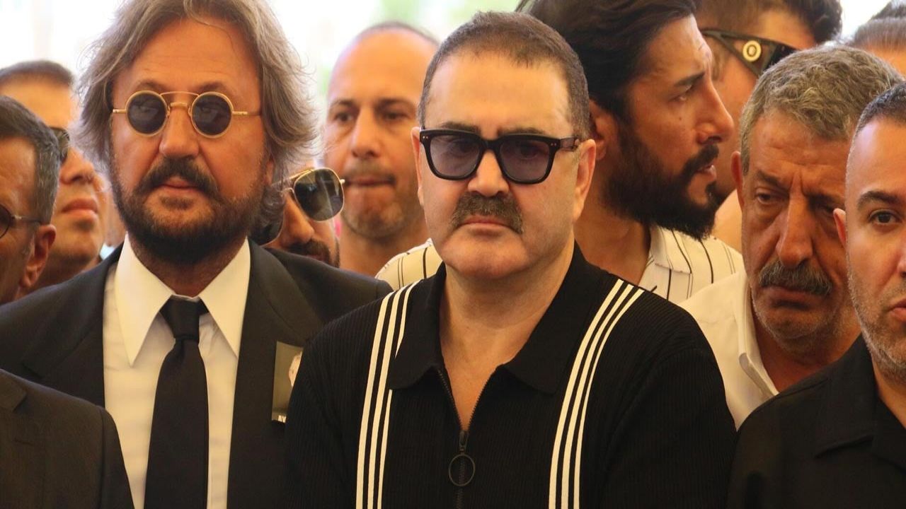 Şafak Sezer, Aydemir Akbaş'ın Cenazesinde İsyan Etti: Böyle Bir Şey Hayatımda Görmedim