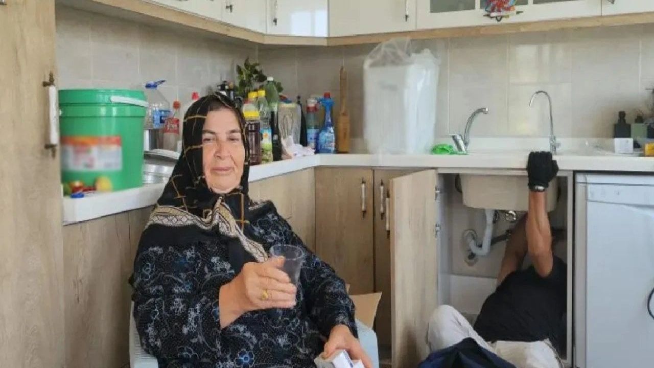 Yayladağı İlçesinde Su Tüketimini Artıran Vatandaşa Su Arıtma Cihazı Hediye Edildi