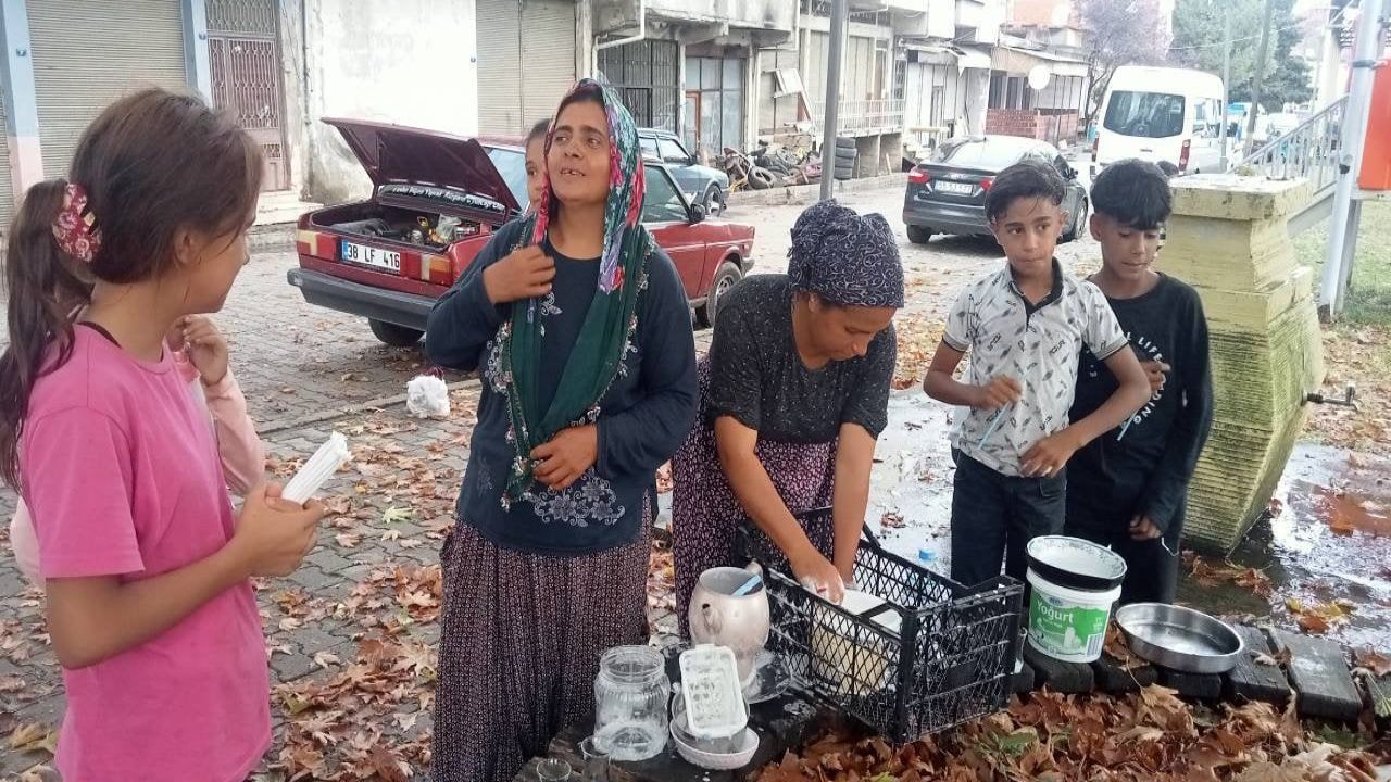 Tarım işçisi çadırları sağanak yağış sonucu sular altında