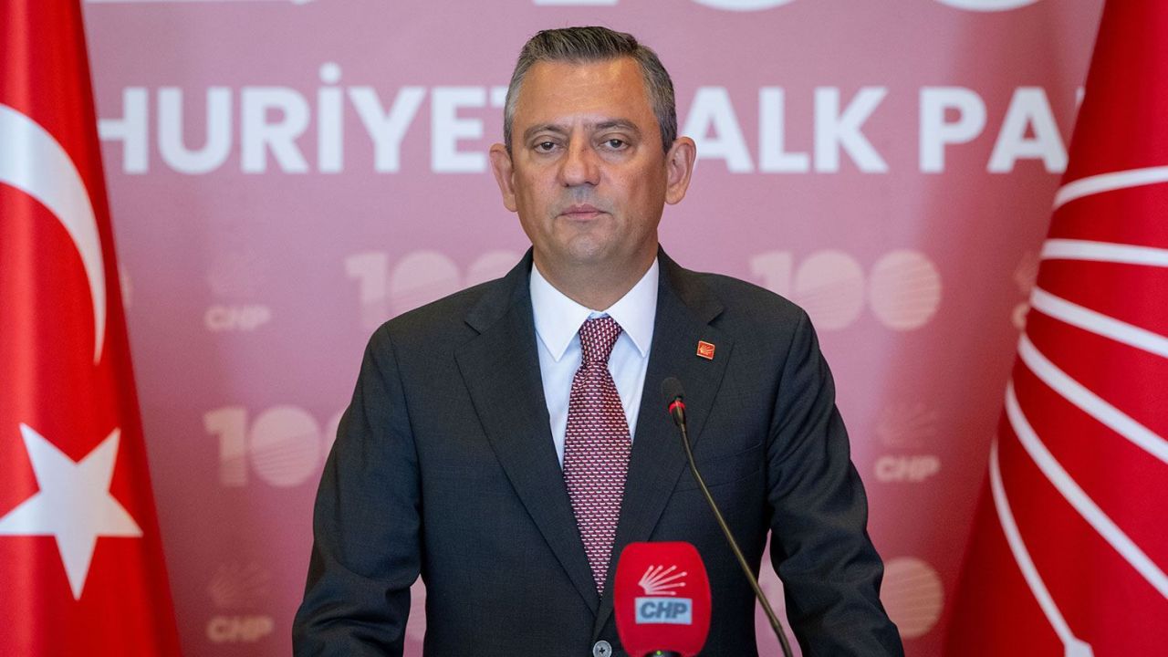 CHP’de Tüzük Kurultayı: Özel bugün eski genel başkanlarla görüşecek