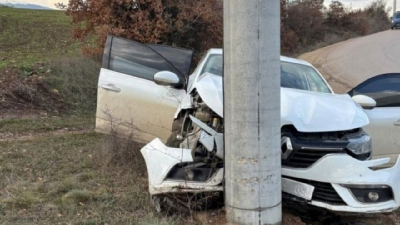 Bursa’da Otomobil Beton Direğe Çarptı: 3 Yaralı