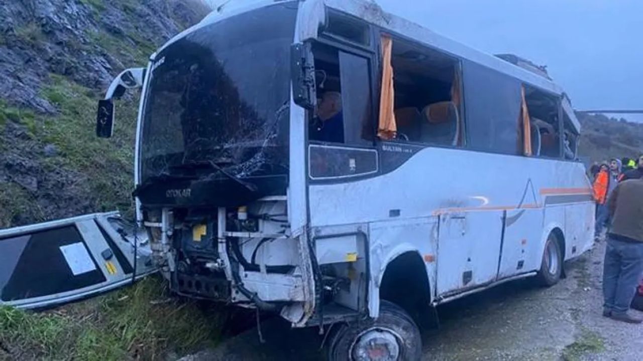 Balıkesir'de işçi servisi kaza yaptı: 25 yaralı