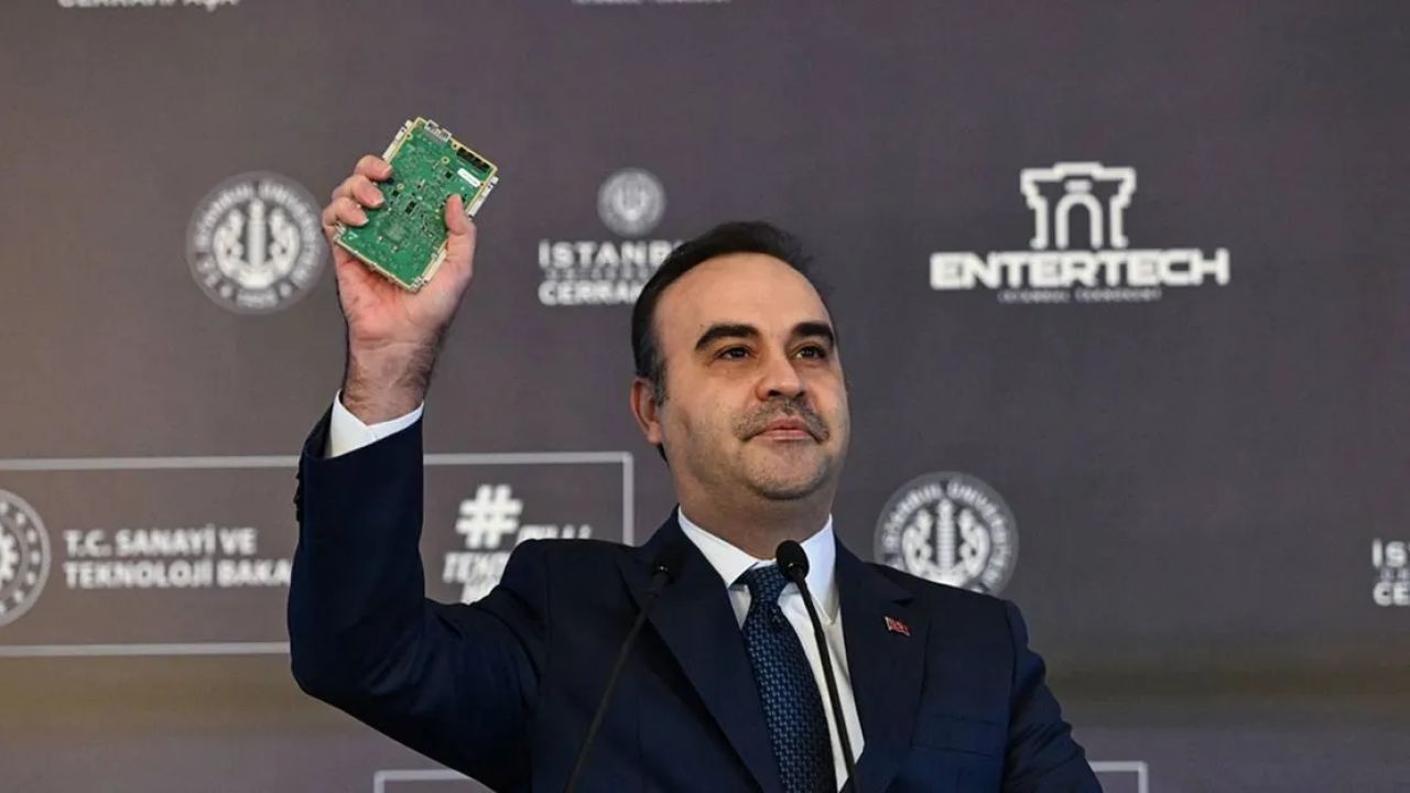 Bakan Kacır'dan Kırmızı Kart Açıklaması